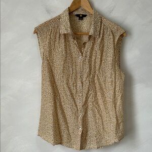 Giraffe print cotton and silk button down collared blouse mother of pearl button
